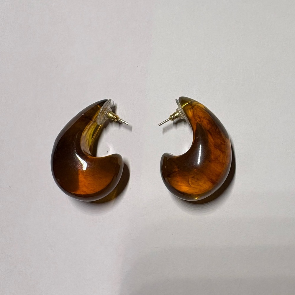 Lizzie Fortunato Amber Brown Crescent Hoop Earrings - Picture 4 of 7